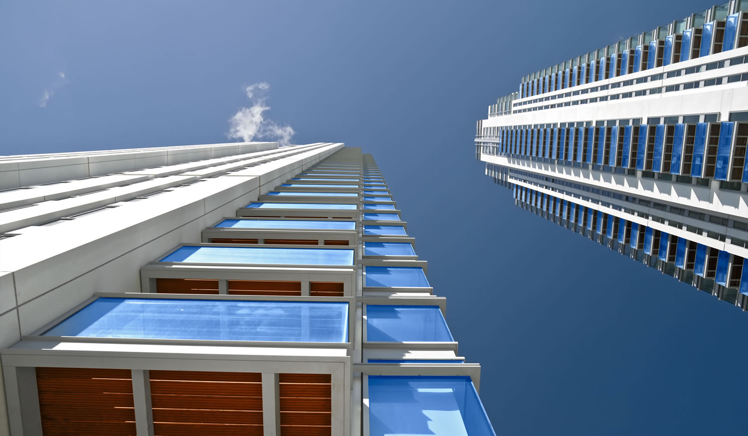 Pan Peninsula executive flats Canary Wharf, London City Mortgages