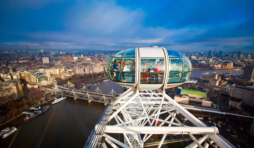 panorama-thames-river-embankment-bridge-and-capital-london-city-mortgages