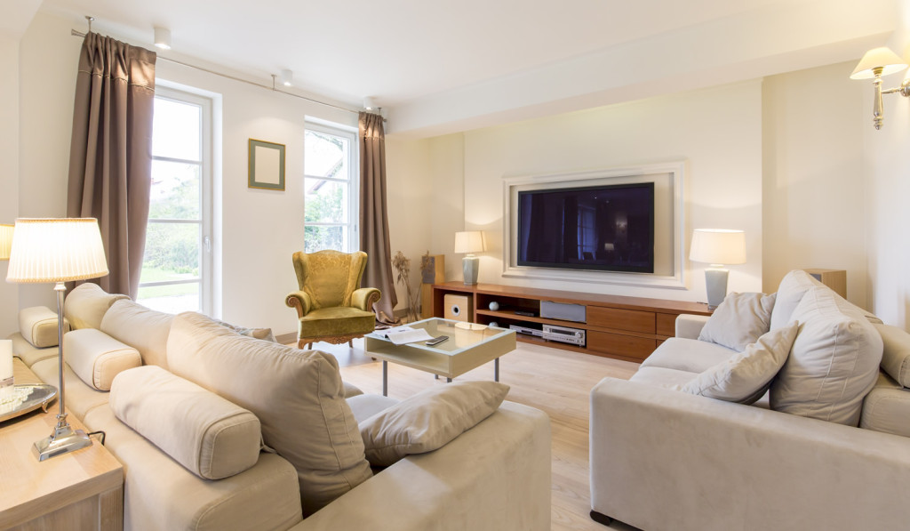 Pleasent family livingroom with garden London City Mortgages